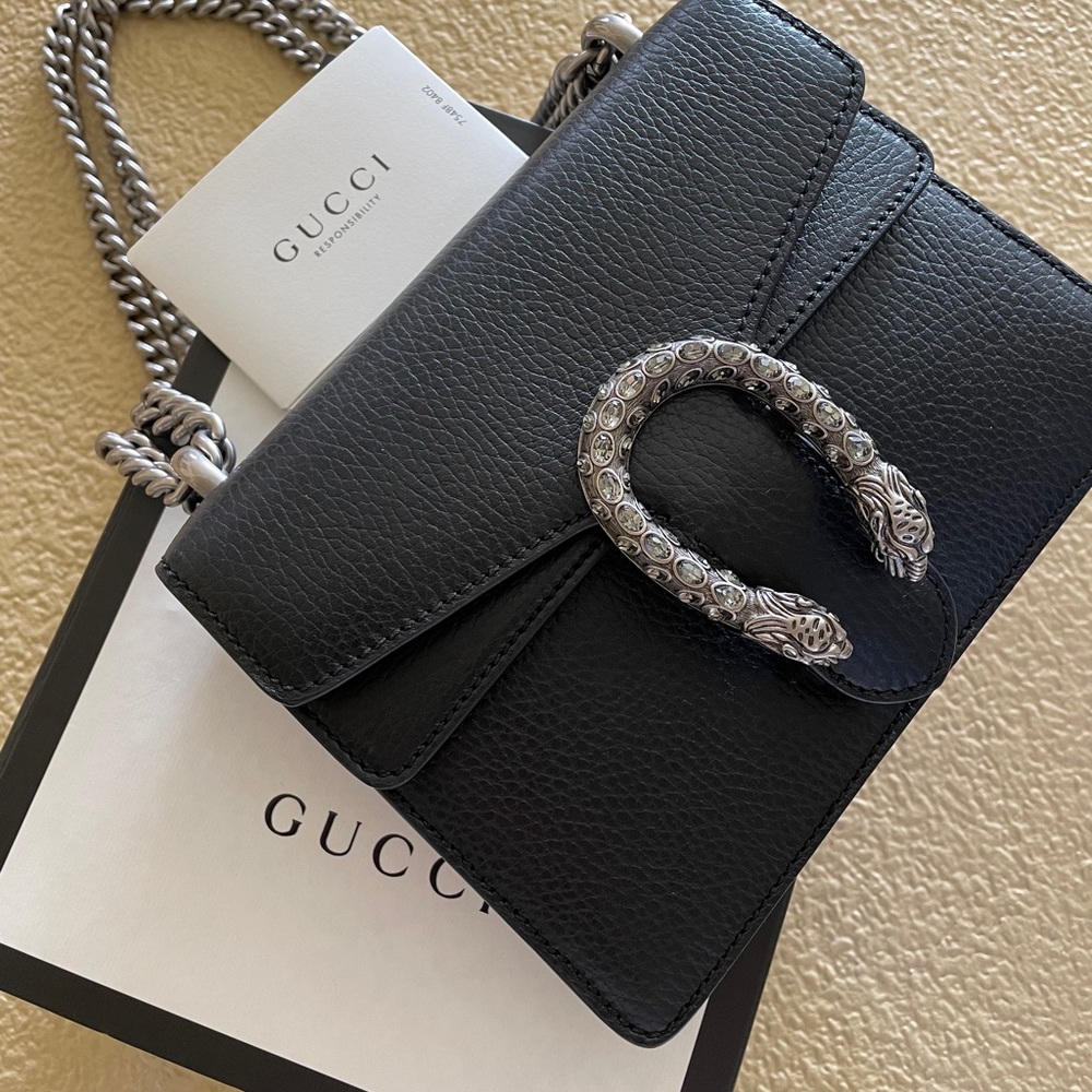 Black and silver Gucci handbag in great condition. Only worn a few times